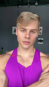 He loves leg day with me 😏