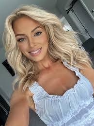 Aimee Walsh's Instagram, Twitter & Facebook