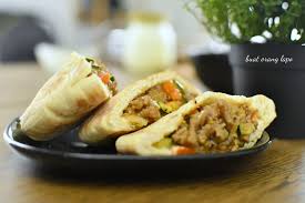 Kamu bisa mencoba membuatnya sendiri di rumah dengan resep berikut yang tertera dalam buku. Kebab Daging Homemade Buat Ikut Selera Buat Orang Lapo