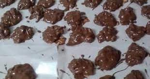 I skipped the homemade caramel and opted for melting kraft . Homemade Turtle Candy 1 Bag Kraft Caramels 2 Tbls Evaporated Milk 2 Cups Chopped Pecans 1 Large 7 Oz Choc Christmas Baking Sweet Chocolate Christmas Food