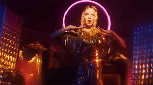 Kredit umožní i stahování neomezenou rychlostí. Kylie Minogue Hits The Dance Floor In Magic Video Rolling Stone