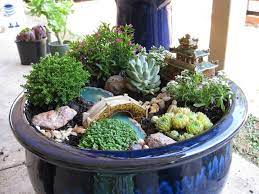Un jardin miniature avec parterre de plantes pour représenter. 1001 Idees Jardin Japonais Miniature Un Concentre Du Monde Jardin Japonais Miniature Jardin Japonais Mini Jardins
