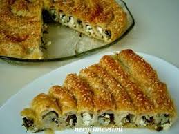 Lorlu Borek Tarifi Lorlu Borek Nasil Yapilir Hazir Yufka Boregi Tarifi Borek Olmadan Sofranizda Eksiklik His Yemek Yemek Tarifleri Vegan Yemekler