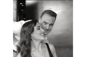 Turkish tv series kissing scene , kiss and slap in turkish tv series hande ercel, fahriye evcen, meryem uzerli, beren saat 19 Download Hande Ercel Kiss Kerem Bursin Ote Yandansen Cal Kapiminin Cekimleri Esnasinda Hande Ve Kerem