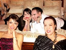 Manson's previous exes have come out in support of wood, including his first wife, dita von teese, who said in her statement that she left manson in late. Model Angelina Vital Lindsay Usich Marilyn Manson And Sue Wong Merilin Menson Znamenitosti Akter