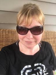 The weather is hot these days, so I take a shower in the middle of the  water.