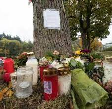 Die topfblume kommt auf den schreibtisch. Studentin Maria L In Freiburg Verdachtiger Ist 17 Jahriger Fluchtling Welt