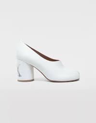 Brand new and 100% authentic! Maison Margiela Tabi Hologram Pumps Women Maison Margiela Store