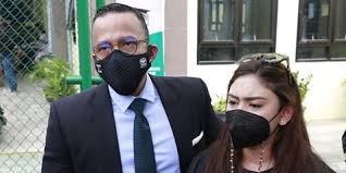 Thalita latief sampai jatuh ke lantai dan nangis di persidangan, dea ananda akhirnya program bayi tabung usai 12 tahun menanti buah hati. Thalita Latief Ungkap Kdrt Yang Dialami Dilempar Handphone Hingga Derita Luka Serius Kapanlagi Com