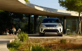 Motortrend Pits Jeep Grand Cherokee Vs Land Rover Discovery