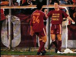 Firmatario di incredibili scudetti con le maglie di sampdoria e lazio, roberto mancini ha poi deciso da allenatore di non limitarsi al festeggiare il tricolore, ma di vestirlo. Totti V Mancini The Derby Goal That Heralded Change Fantasista 10