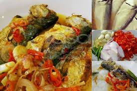 Mudahnya masak asam pedas ikan patin sungai khas rengat, menu makan saat buka puasa. Lauk Kampung Ikan Temenung Goreng Masak Asam