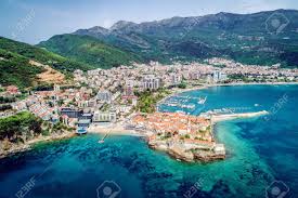 The e80 runs along the adriatic sea coast and connects budva with kotor in the north and ulcinj in the south. Altstadt In Budva In Einem Schonen Sommertag Montenegro Luftbild Draufsicht Lizenzfreie Fotos Bilder Und Stock Fotografie Image 77674158