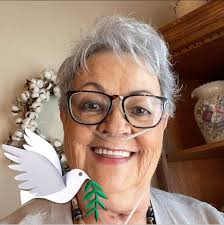 Loraine Mead's Instagram, Twitter & Facebook