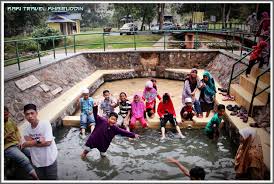 2 kolam untuk berendam dan 1 kolam yang kecil untuk rendaman kaki. Kaki Travel From Malaysia To The World With Khairuddin Kerling Hot Spring Hulu Selangor