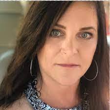 Lisa Helsley's Instagram, Twitter & Facebook