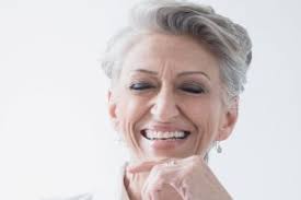 Du willst deine haare grau färben? Frisuren Und Stylingtipps Fur Graue Und Weisse Haare Bildderfrau De