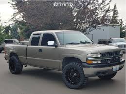 I took the keys out of the ignition and set them in the cup holder. Rough Country 2 5 Suspension Lifts For 99 06 Chevrolet Silverado 1500 07 Chevrolet Silverado 1500 Classic 99 06 Gmc Sierra 1500 07 Gmc Sierra 1500 Classic 28300 28330 Custom Offsets