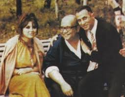 تعتبر هذه الجريدة أول يومية إخبارية مستقلة في الجزائر تصدر عن صحافيين لم يعملا في الصحافة الحكومية من قبل، كما أنها لا تتبع لأي. Suezbalady Ø§Ù„Ø³ÙˆÙŠØ³ Ø¨Ù„Ø¯ÙŠ Ø§Ù„Ø¬Ø²Ø¡ Ø§Ù„Ø«Ø§Ù„Øª Ù…Ù† Ù…Ø°ÙƒØ±Ø§Øª Ø³Ø¹Ø§Ø¯ Ø­Ø³Ù†ÙŠ ØµÙÙˆØª Ø§Ù„Ø´Ø±ÙŠÙ Ùˆ 18 ÙÙŠÙ„Ù… Ø§Ø¨Ø§Ø­ÙŠ Ù„Ù„Ø³Ù†Ø¯Ø±ÙŠÙ„Ø§