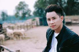 Là giọng ca hỗ trợ đạt dope trong rap việt, evy gây chú ý nhờ ngoại hình xinh đẹp, nóng bỏng và giọng hát khá lạ. Ca SÄ© Le Báº£o Binh