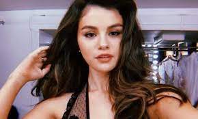 Cuteness has entered the chat. Selena Gomez S Best Pictures On Instagram Mamaslatinas Com