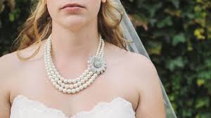 Keine frage, die suche nach dem richtigen brautkleid ist für die frau der schönste höhepunkt der 55 bewertung(en) mit 4,11 von 1 bis 5 sternen! Frau Sprengt Hochzeitskleid Nachdem Ihre Scheidung Rechtskraftig Ist Stern De