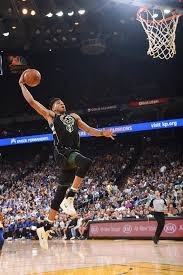 Giannis antetokounmpo threw down a dunk, and in the background of an amazing photo that the milwaukee bucks tweeted, lebron james can be seen sitting courtside. Giannis Antetokounmpo Dunk Wallpapers Top Free Giannis Antetokounmpo Dunk Backgrounds Wallpaperaccess