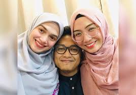 Something from or related to malaysia, a country in southeast asia. Malaysian Woman Finds A Second Wife For Her Husband During Pregnancy Malaysia News Asiaone