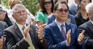 Kövér lászlót is így nevezte, mert ő is 135 millióért vett közpénzből 8 szőnyeget a. Index Gazdasag Frank Liu A Leggazdagabb Magyar Kulonos Tortenete Kover Laszloval