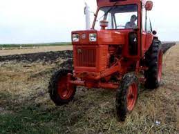 Înființată în 1925 ca fabrică de avioane (iar brașov), după venirea în 1946 a autorităților ruse la brașov care au confiscat o mare parte din utilaje în contul despăgubirilor de război, producția a fost orientată spre fabricarea de tractoare. Tractor Utb 650 Facebook