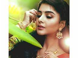 Pavithra Lakshmi Age Wiki Photos And Biography Filmifeed Pavithra bandham is a 1996 telugu film directed by muthyala subbayya. pavithra lakshmi age wiki photos