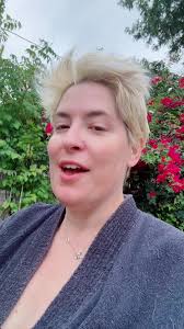 Exploring Art Daddy and Art Drama in Modern Critique