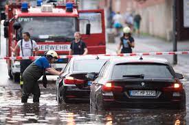 Auch am heutigen montag bleibt es weiterhin gewittrig. Wetter Heute Gewitter Und Unwetter Mit Tornado Gefahr In Deutschland Web De