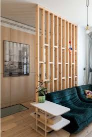 Material ini memiliki efek tembus pandang seperti kaca serta mampu membentuk pencahayaan yang unik, sehingga dapat menciptakan suasana ruang tamu maupun keluarga yang berkesan modern futuristik. Lingkar Warna 33 Ide Inspiratif Partisi Ruangan Rumah Minimalis Modern Renovasi Rumah Interior Rumah Ide Dekorasi Rumah