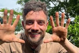 Em clínica de reabilitação, Rafael Cardoso publica carta de desabafo