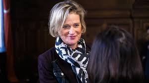 Als kind wurde sie in ihrer jungenschule gehänselt. Petra De Sutter Belgien Hat Erstmals Transfrau Als Vize Ministerprasidentin Stern De