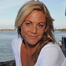 Igelström competed as a celebrity dancer in let's dance 2014 and was the first to be eliminated. Boka Emma Igelstrom Genom Bestspeakers Bestseller Pr Ab