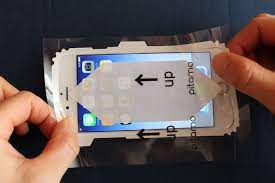 iphoneに貼るだけで 水没故障を防ぐ 透明シールが1200円で4月15日発売 engadget 日本版 iphone 水没 スマートホン シール