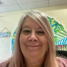 In all the thousands of times I've watched TNG, I never really noticed the  way Q is back there grazing