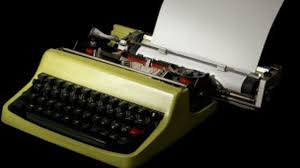 Resultado de imagen para fotos de escritores frente a su computadora o màquina