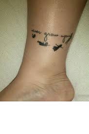 Tatouages 50 Dessins Pour Sublimer Nos Chevilles Peter Pan Tattoo Tattoos Disney Tattoos