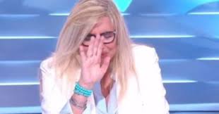 La conduttrice, che riserva sempre la prima parte del programma all'argomento covid, si è confrontata con il viceministro della salute pierpaolo sileri. Domenica In Mara Venier Scoppia In Lacrime Lo Chiamavo Il Mio Principe Questo Dolore Mi Annienta Il Fatto Quotidiano