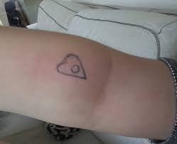 As you might have guessed, the price of a tattoo, depending on where you actually live, can range dramatically from just a few dollars to hundreds of dollars per hour. How Much Does A Very Small Tattoo Cost