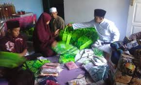 Ia adalah anak tunggal dari orang tua yang paling miskin. Amuslima Inspiring Action Shared Prayer Clothes And Hijab Amuslima