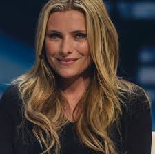She has tattoos on her both arms. Sophia Thomalla Hier Trifft Sie Gwen Stefani Brigitte De