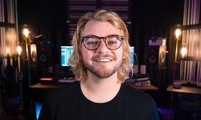 Austin Hull's Instagram, Twitter & Facebook