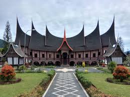 Anda dapat melihat keindahan sianok gorge, yang terletak di tengah kota bukittinggi, sumatera. 7 Tempat Popular Wajib Dikunjungi Di Padang Bukittinggi Indonesia