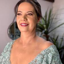 De acordo com o boletim divulgado nesta segunda-feira (14), Bolsonaro está  acordado, orientado e sem sinais de dor ou sangramentos. Ele permanece  internado na Unidade de Terapia Intensiva (UTI), em acompanhamento  pós-operatório,