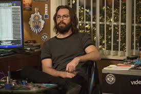 Gilfoyle often finds himself sparring with dinesh. Silicon Valley Season 4 Premiere How We Left Off Recap