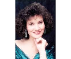 Donna Pikul's Instagram, Twitter & Facebook